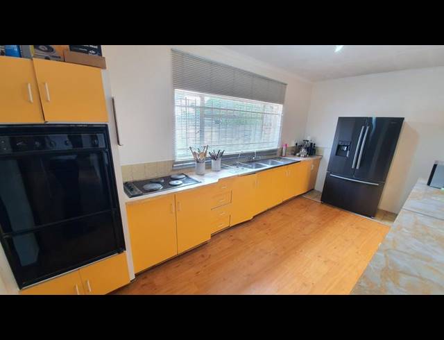 5 BEDROOM HOUSE FOR SALE IN KARENPARK